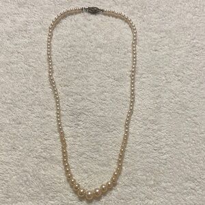 Vintage Elegant Graduated faux Pearl Necklace